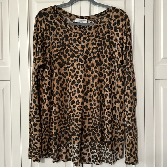 Women’s leopard top size medium. Super soft and in great condition - Picture 1 of 8